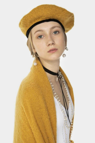 Дамска едноцветна барета - цвят горчица 11464 INDIGO Fashion