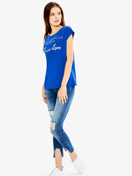 Дамска синя блуза с надпис | INDIGO Fashion - 2