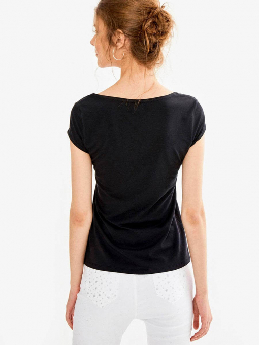 Дамска вталена блуза с овално деколте - черна | INDIGO Fashion - 1