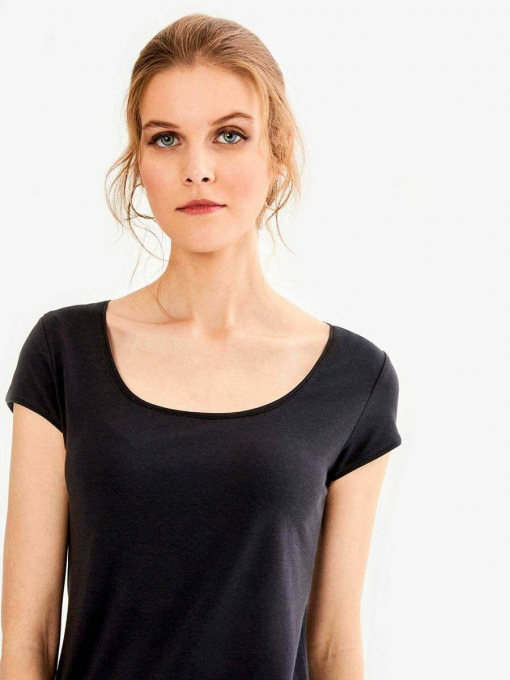 Дамска вталена блуза с овално деколте - черна | INDIGO Fashion - 3