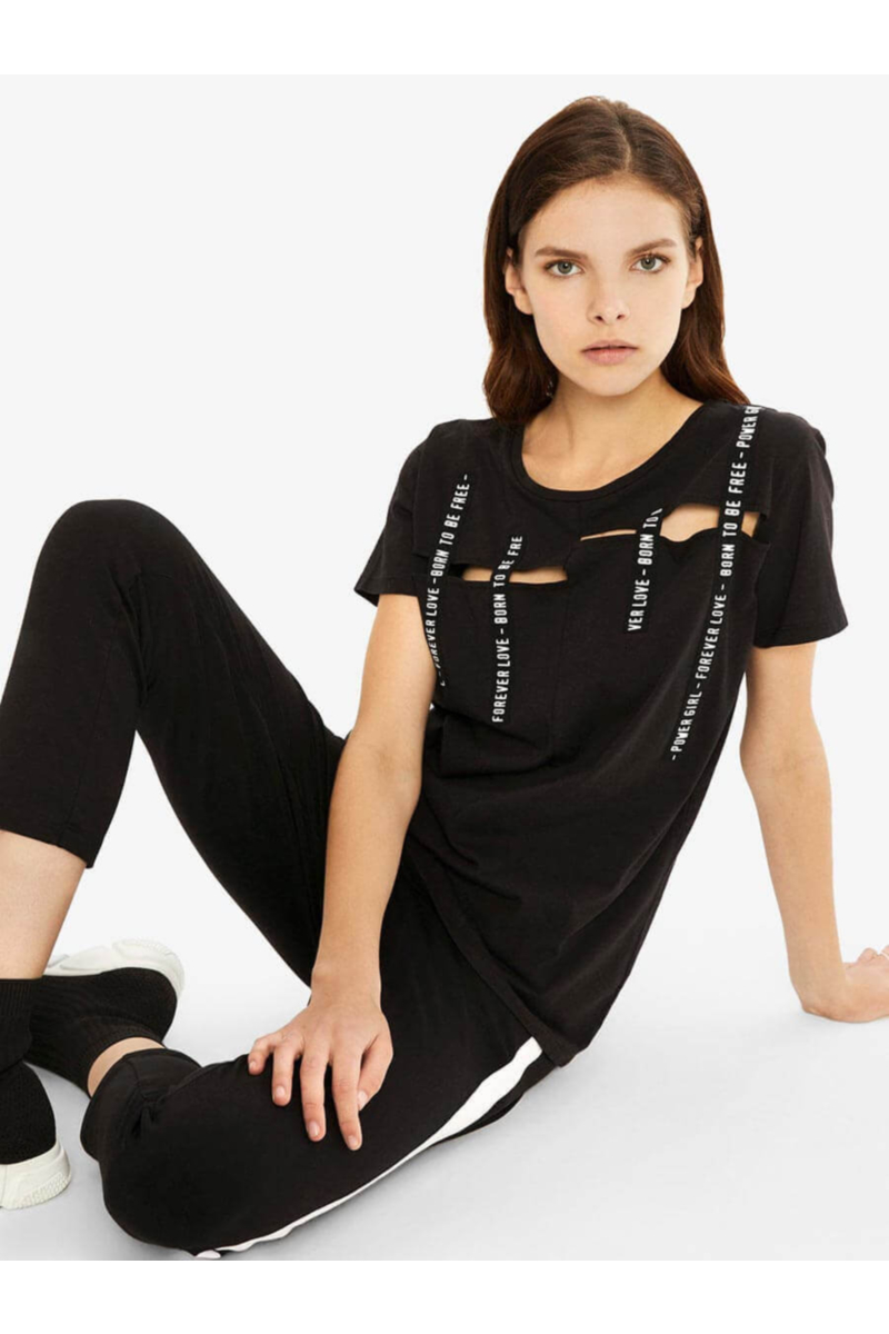 Блуза с изрязани участъци - черна 601550 INDIGO Fashion