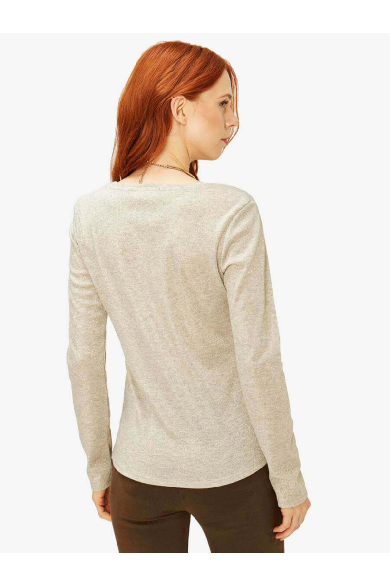 Дамска блуза със златиста нишка - бежова 601644 INDIGO Fashion