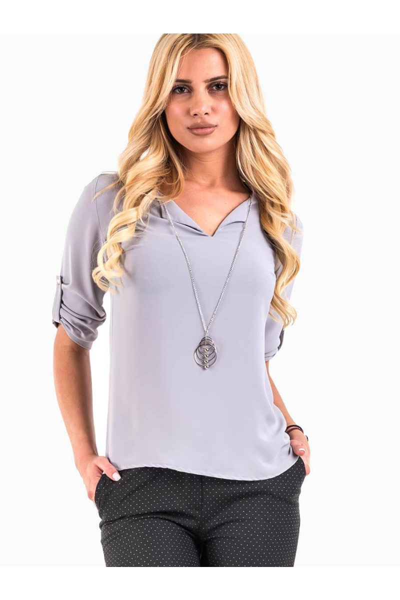 Елегантна дамска блуза с колие - светло сива 3852 INDIGO Fashion