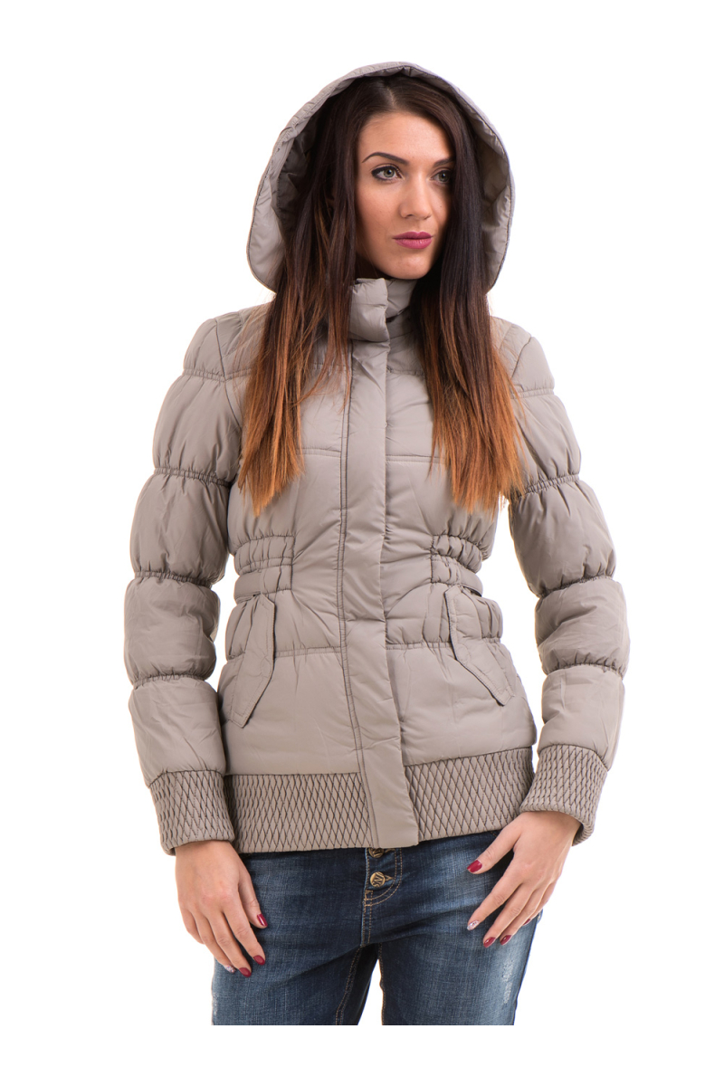 светло бежово