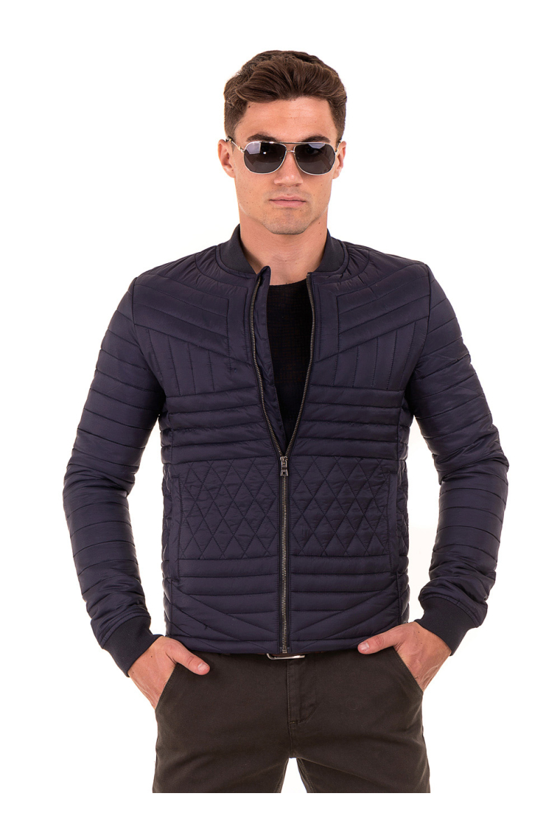 тъмно синьо