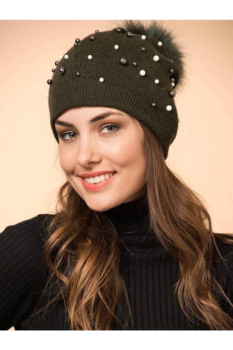 Дамска шапка с перли и помпон - цвят каки 10192 INDIGO Fashion