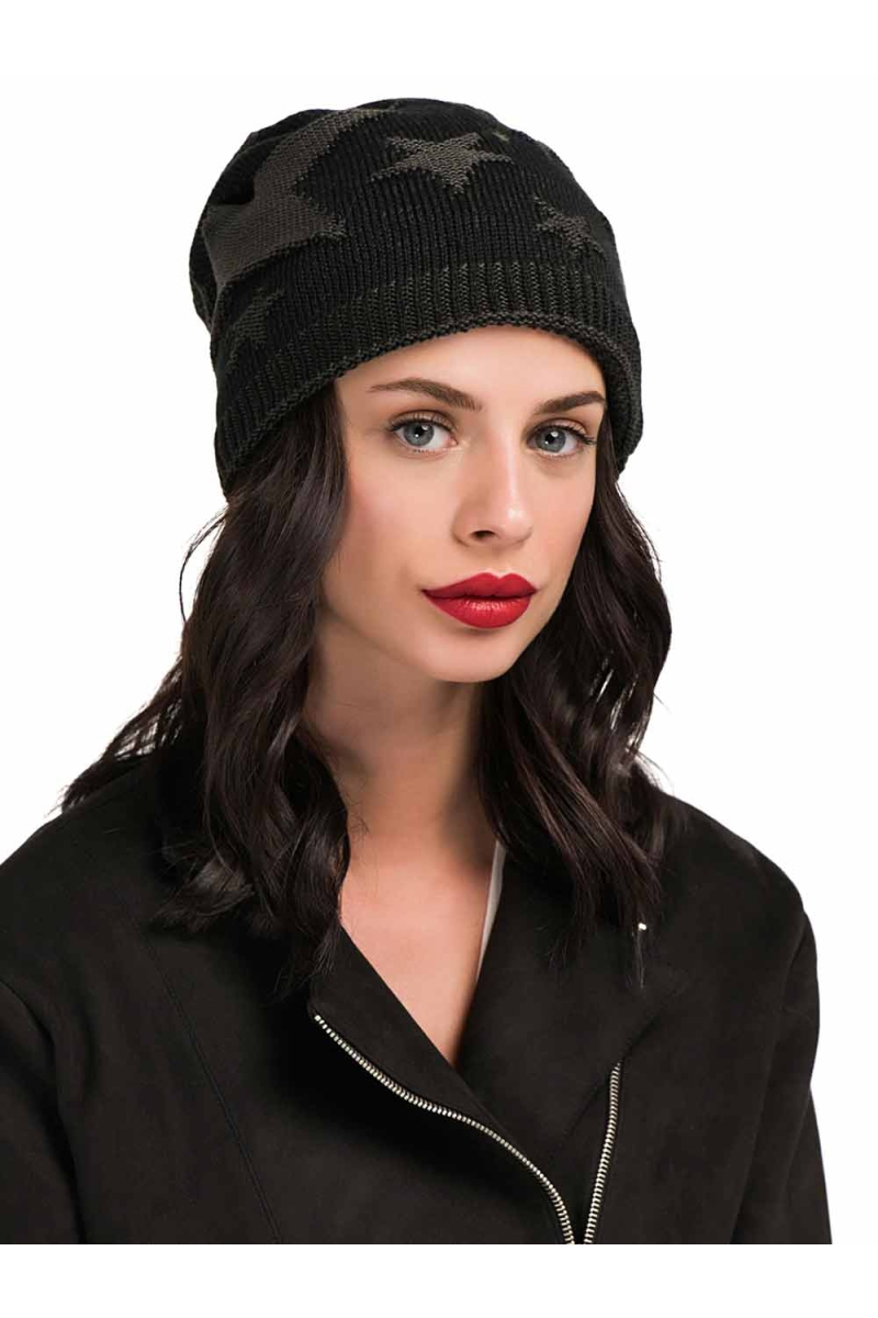 Дамска плетена шапка на звезди - черна 10923 INDIGO Fashion