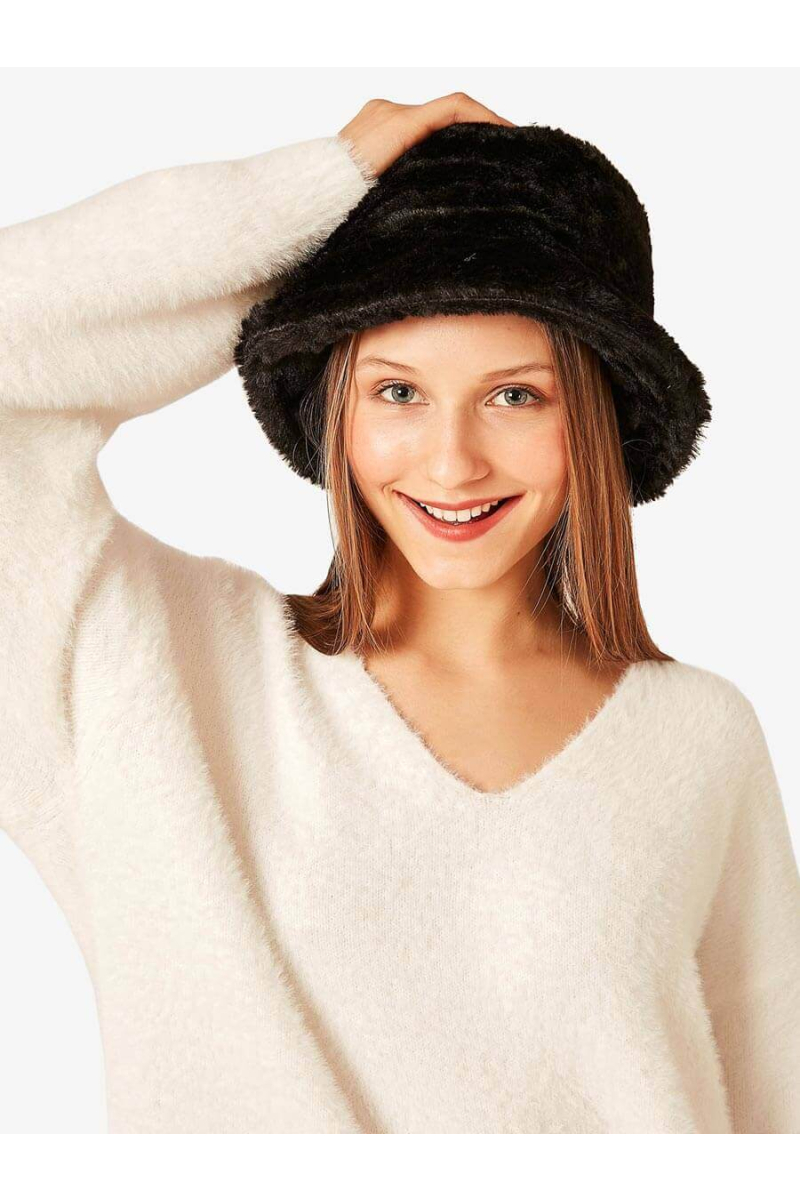 Черна дамска шапка 12739 INDIGO Fashion