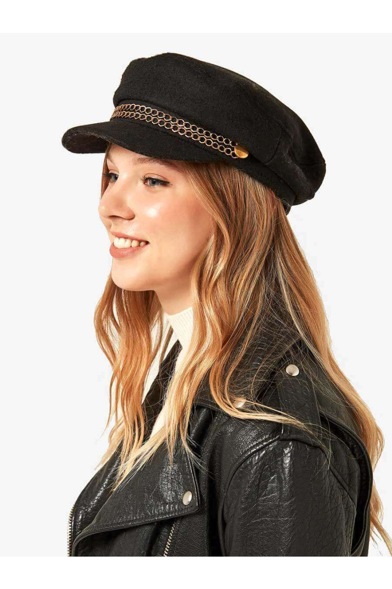 Черна шапка с козирка 12754 INDIGO Fashion
