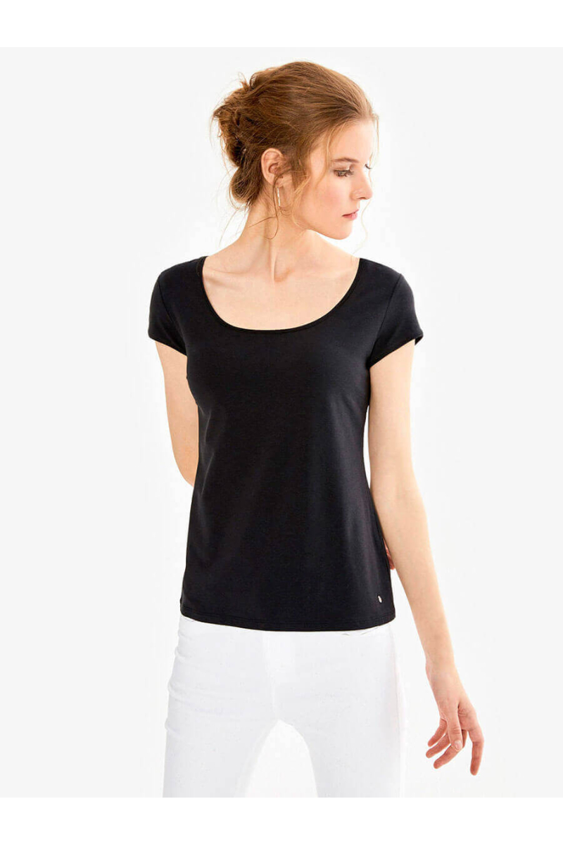 Дамска вталена блуза с овално деколте - черна 601472 INDIGO Fashion