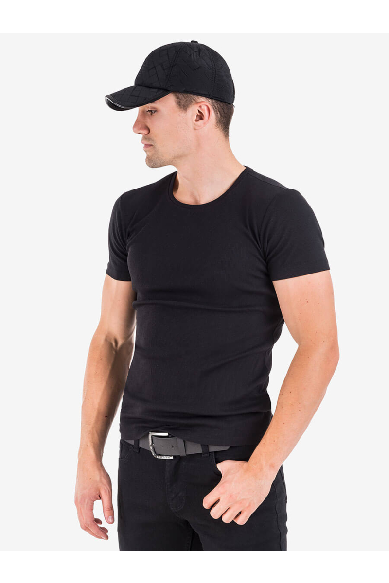 Черна шапка с козирка 10948 INDIGO Fashion