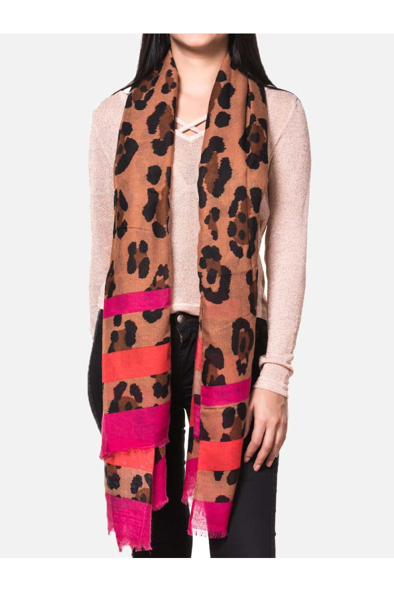 Дамски шал с животинска шарка - тъмно бежов 10851 INDIGO Fashion