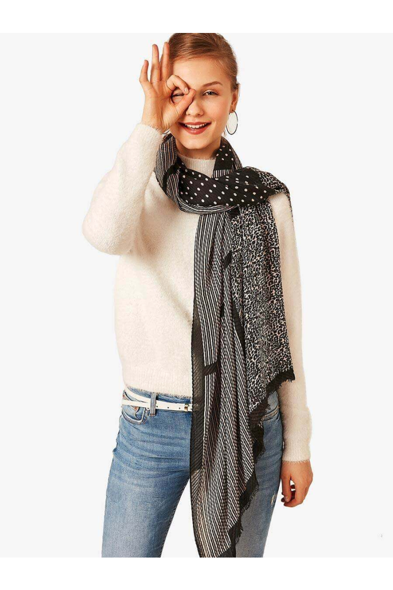 Черен дамски шал 12238 INDIGO Fashion