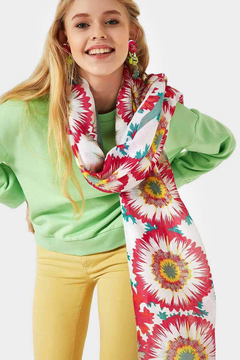 Розов дамски шал с флорална шарка 11617 INDIGO Fashion