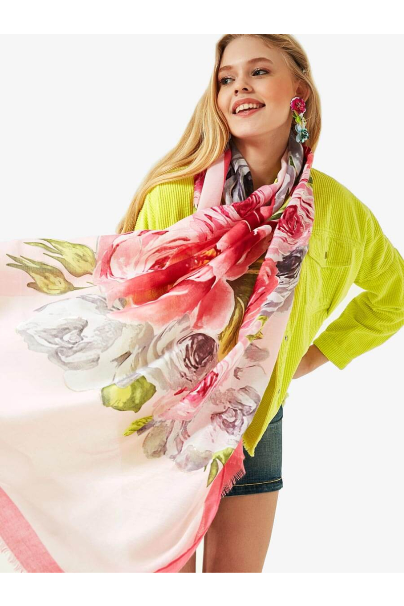 Дамски розов квадратен шал на големи цветя 11618 INDIGO Fashion