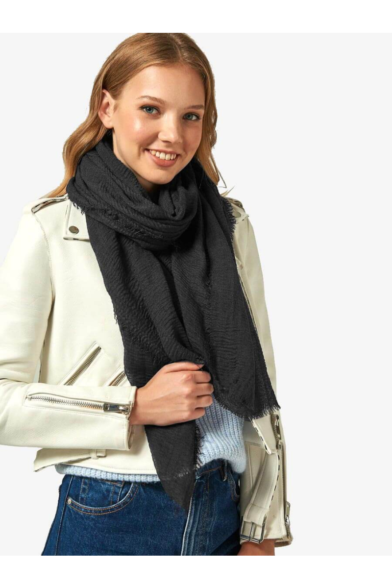 Черен дамски шал 11705 INDIGO Fashion