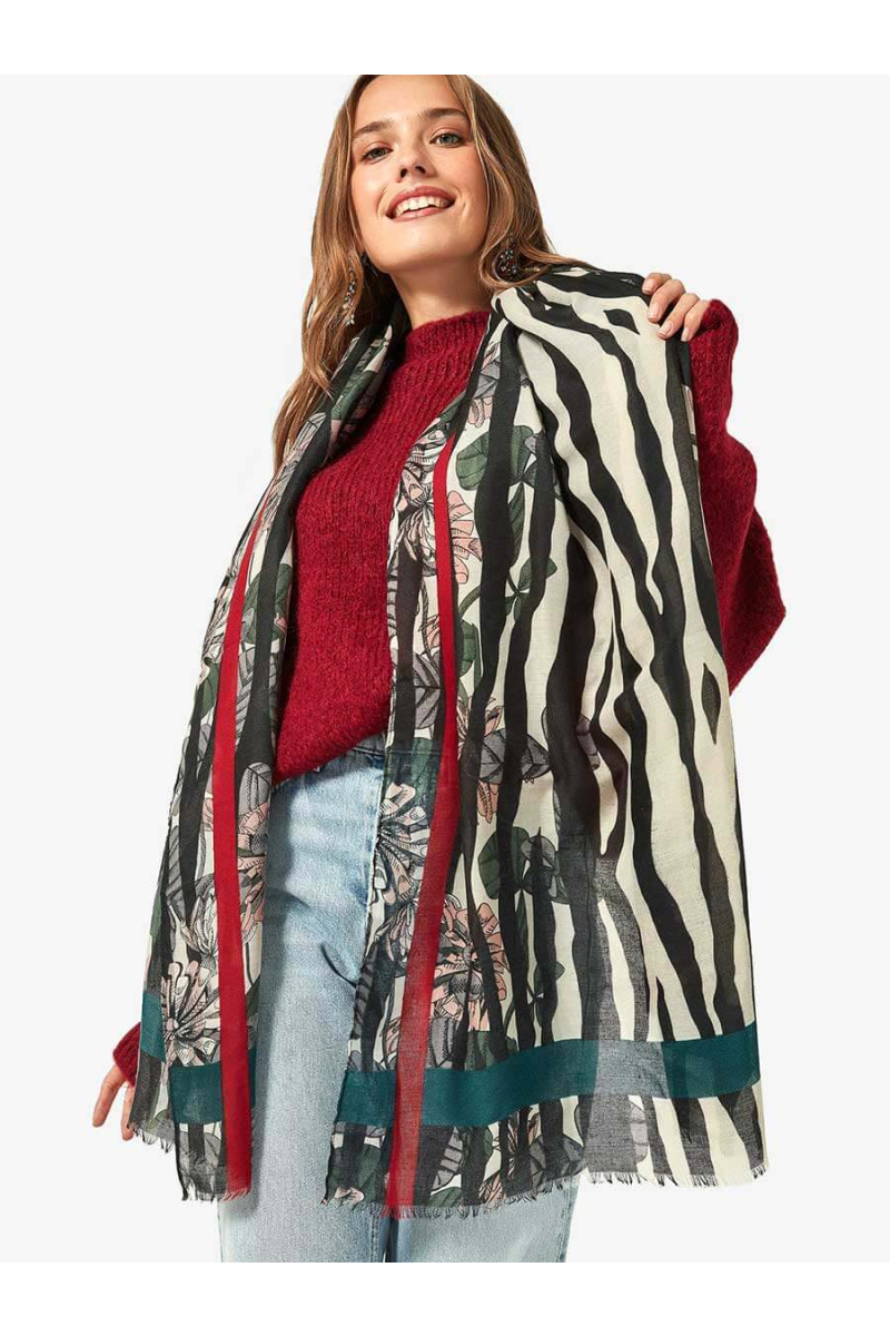 Шал с тигров принт и цветя - черен 12071 INDIGO Fashion