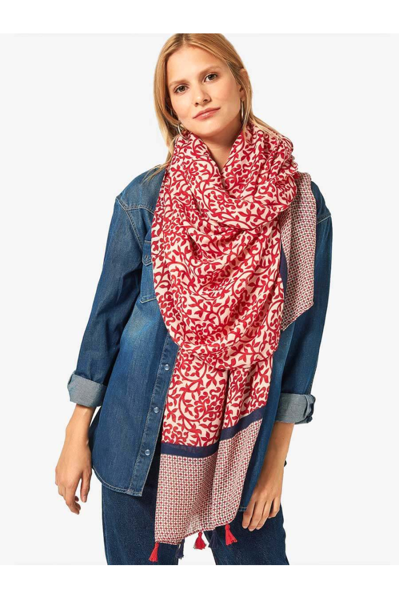 Дамски шал с пискюли - червен 12084 INDIGO Fashion